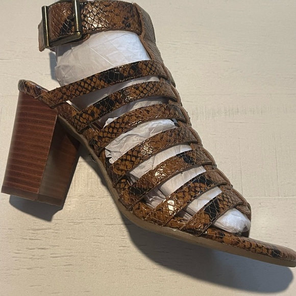 Vionic Brand New In Box-Sz-7.5 - Picture 3 of 14